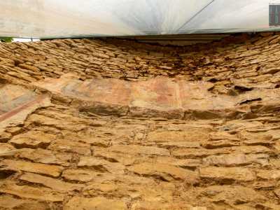 ...che rivelano i resti di affreschi del 1500